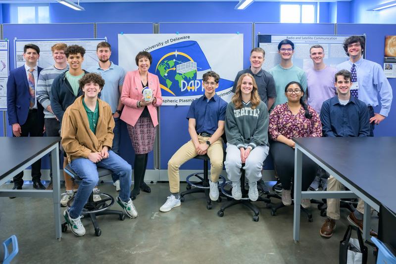 Nicola Fox with Delaware Space Observation Center students